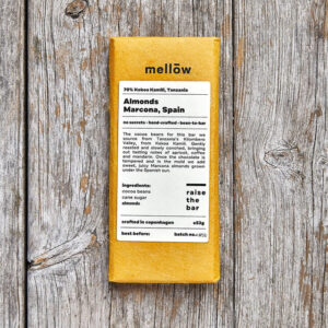 Chokoladebar "Mellow" med gul emballage, ingredienser: kakao, sukker, mandler. Oprindelse: Spanien.