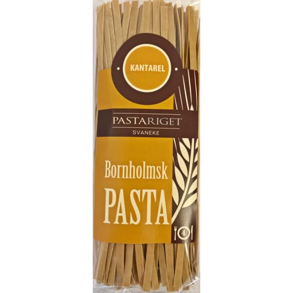 Bornholmsk pasta fra Pastariget, gul etiket med "Kantarel" og hvede design, ikon med gaffel "4".