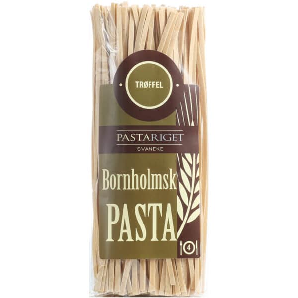 Trøffel pasta i gennemsigtig pakke, mærket "Pastariget Bornholmsk Pasta" med serveringsikon "4".