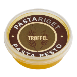 Rund beholder med klar låg, brun label med "Pastariget, Trøffel Pesto", synlig farve på pestoen.