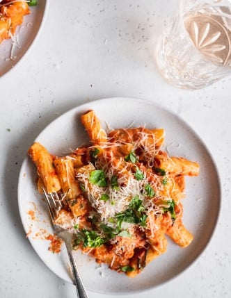 Vodka penne med mascarpone opskrift