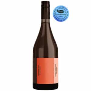 Flaske med ARENSBAK Red alkoholfri vin, rød label, prisvinder.