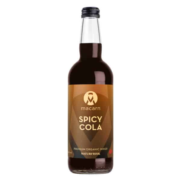 Flaske med mørkebrun Spicy Cola, 500 ml. Etiketten siger "Premium Organic Mixer" og "Macarn".