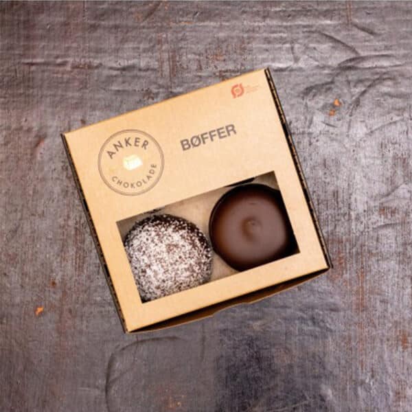 Anker Chokolade – 4 Klassiske Flødeboller | Håndlavet Luksus æske på et bord