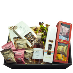 Gavekurv, Rom og sødt julegavekurv Gavekurv Rom og sødt julegavekurv – Chokolade og forkælelse